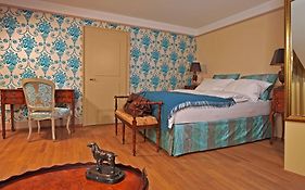 Townhouse Boutique Hotel  3*